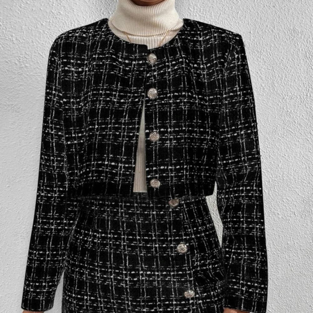 2 piece plaid jacket blazer and skirt color black. Size S/M